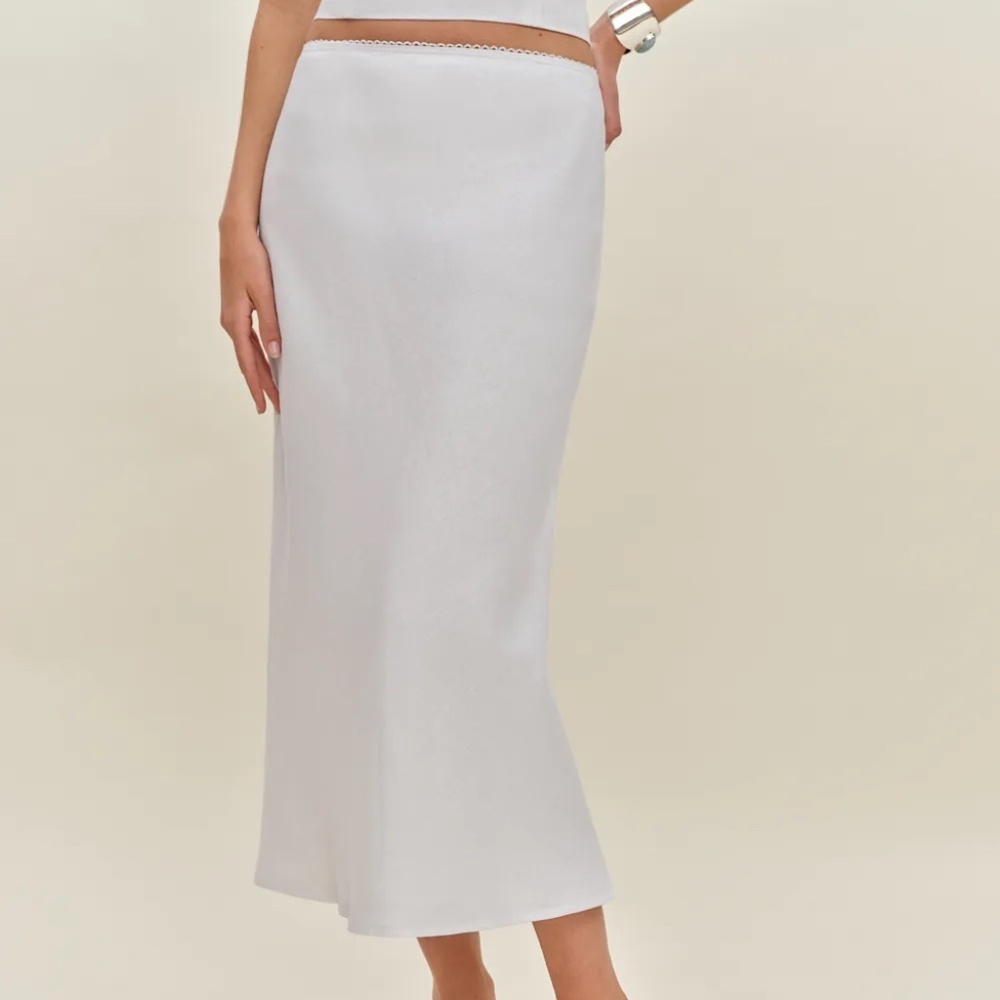 Reformation Layla Linen Skirt in size Small